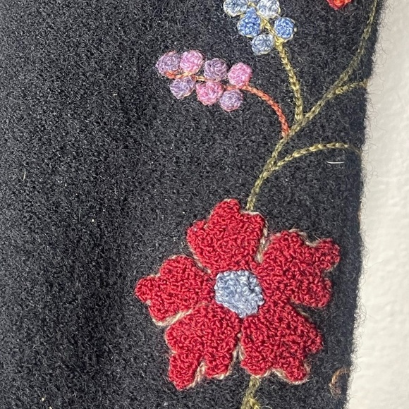 Vintage Talbots black floral embroidered cardigan - Picture 3 of 10